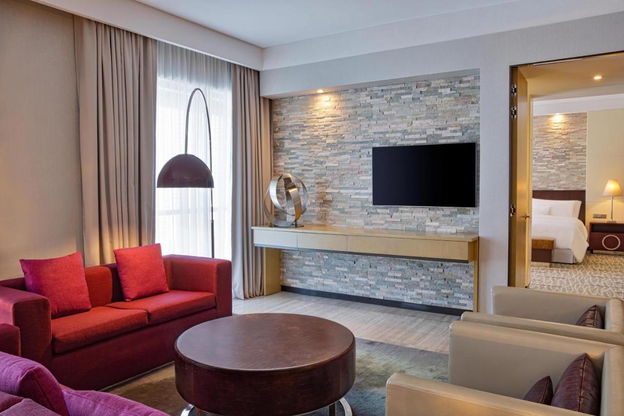 The Westin City Centre Bahrain Manama Exteriör bild Suite