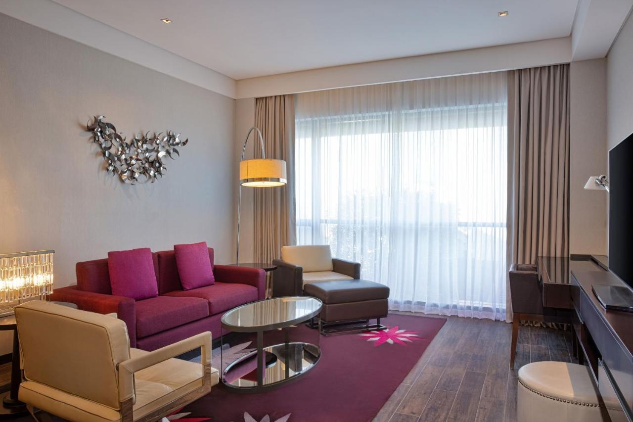 The Westin City Centre Bahrain Manama Exteriör bild A suite at the hotel