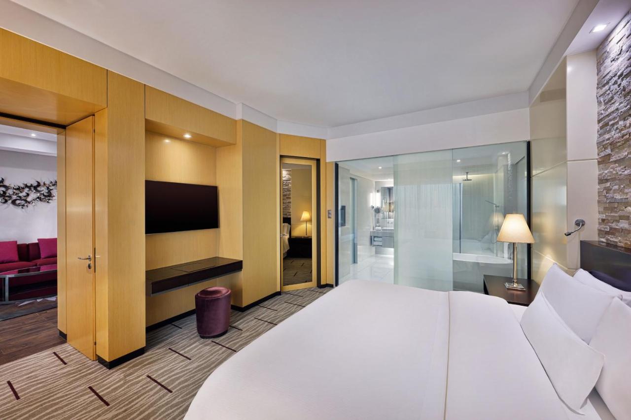 The Westin City Centre Bahrain Manama Exteriör bild Suite