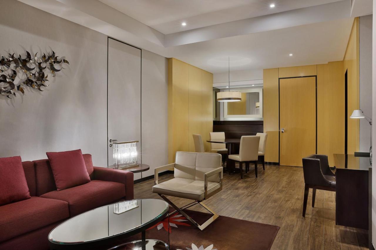 The Westin City Centre Bahrain Manama Exteriör bild A suite at the hotel