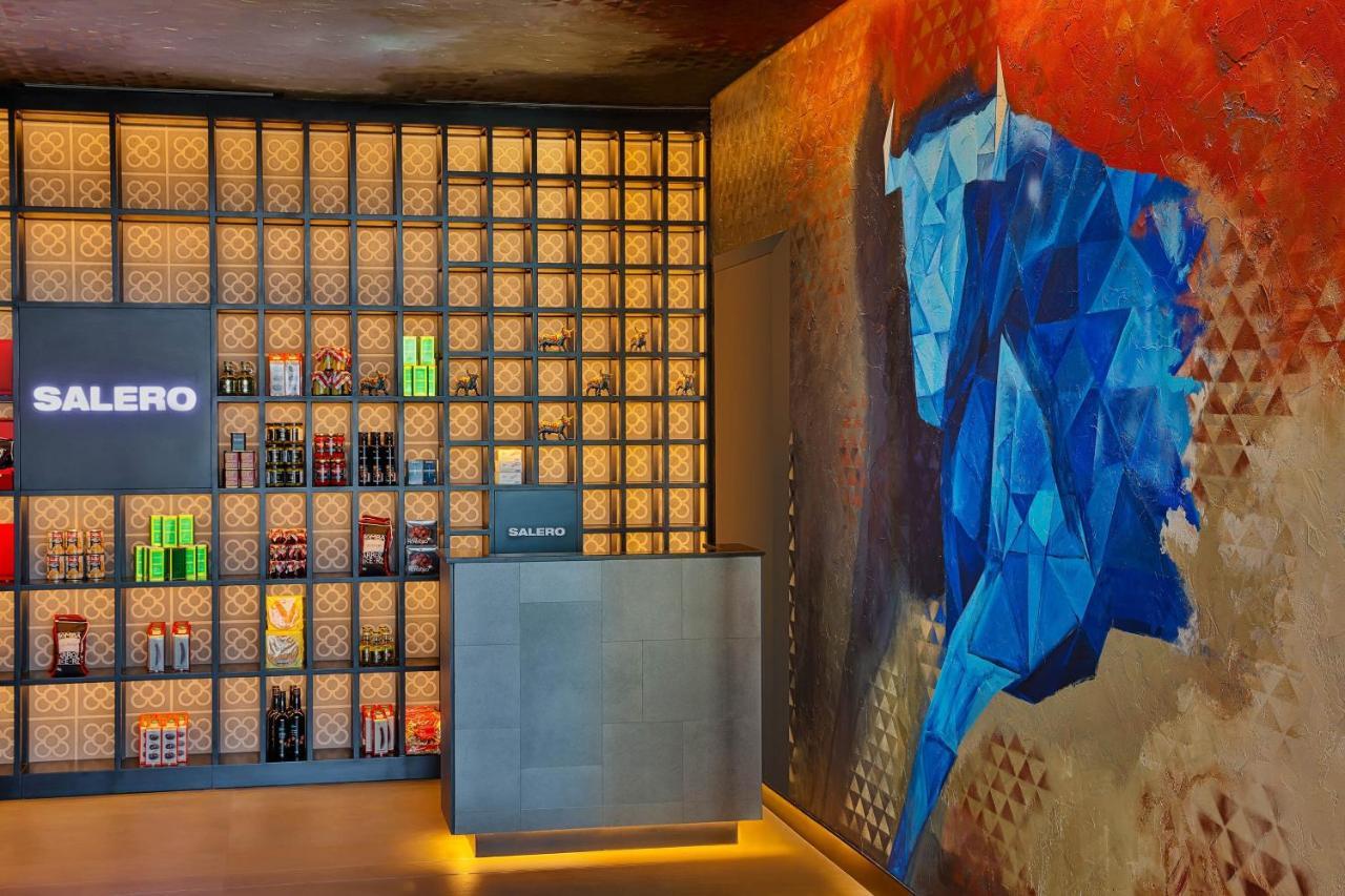 The Westin City Centre Bahrain Manama Exteriör bild The bar at the entrance of the restaurant