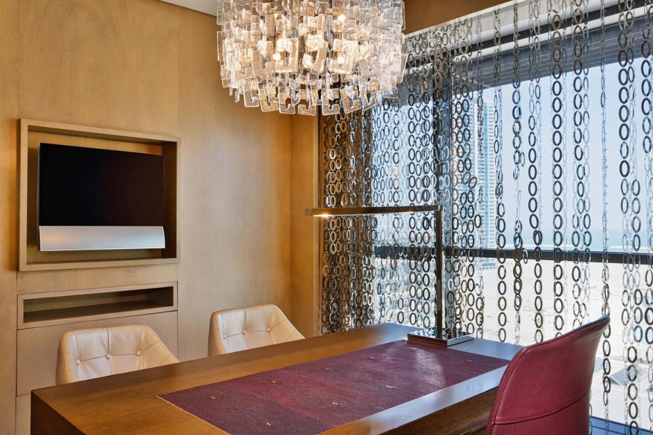 The Westin City Centre Bahrain Manama Exteriör bild A table runner