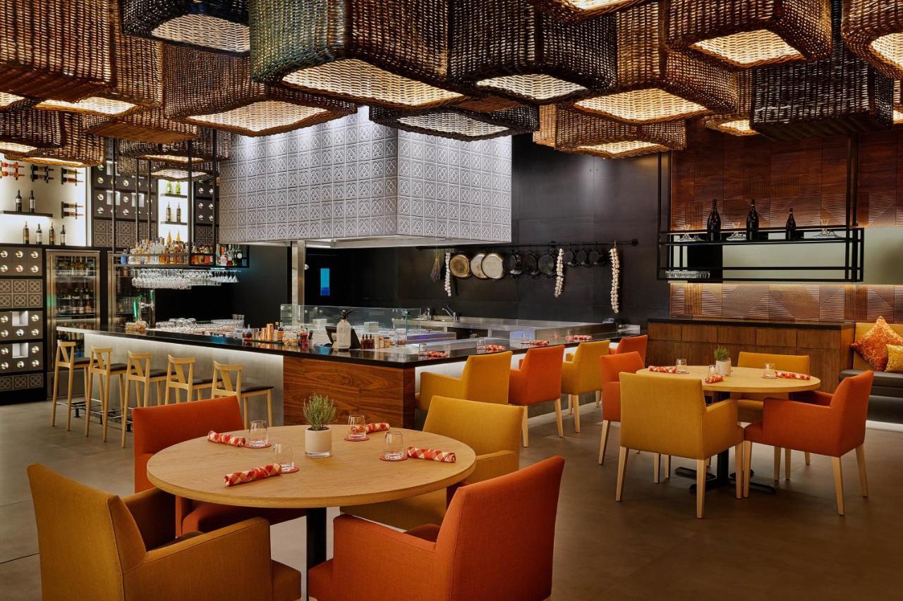 The Westin City Centre Bahrain Manama Exteriör bild The restaurant