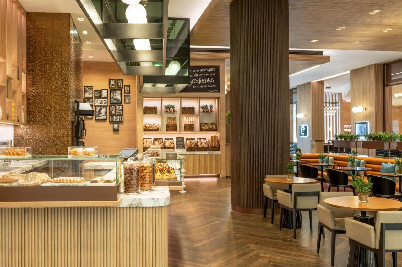 The Westin City Centre Bahrain Manama Exteriör bild The Café