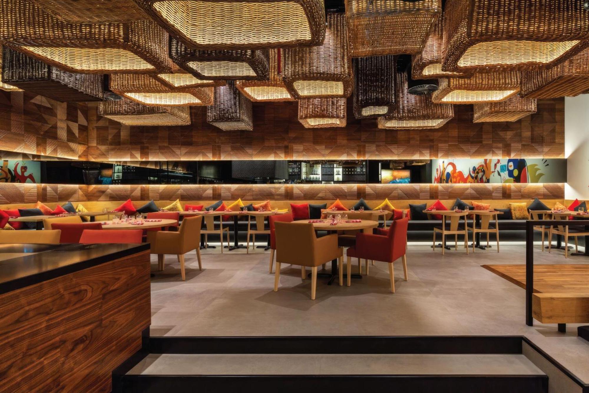 The Westin City Centre Bahrain Manama Exteriör bild Interior of the restaurant