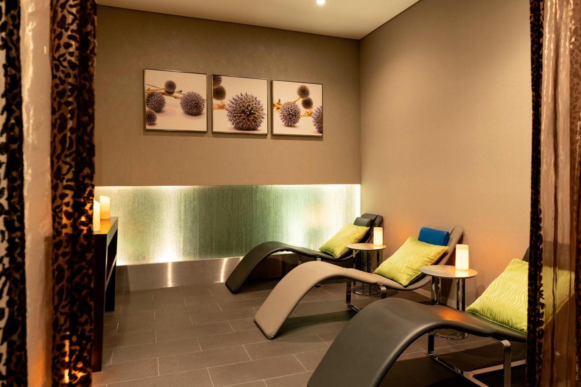 The Westin City Centre Bahrain Manama Exteriör bild The spa at the InterContinental