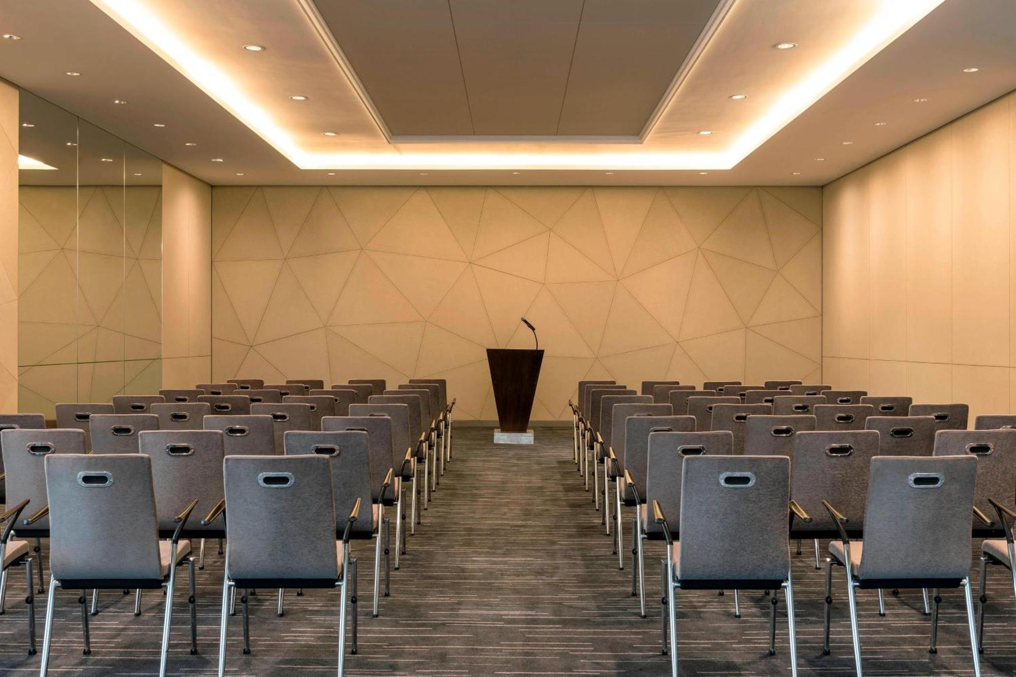 The Westin City Centre Bahrain Manama Exteriör bild The auditorium