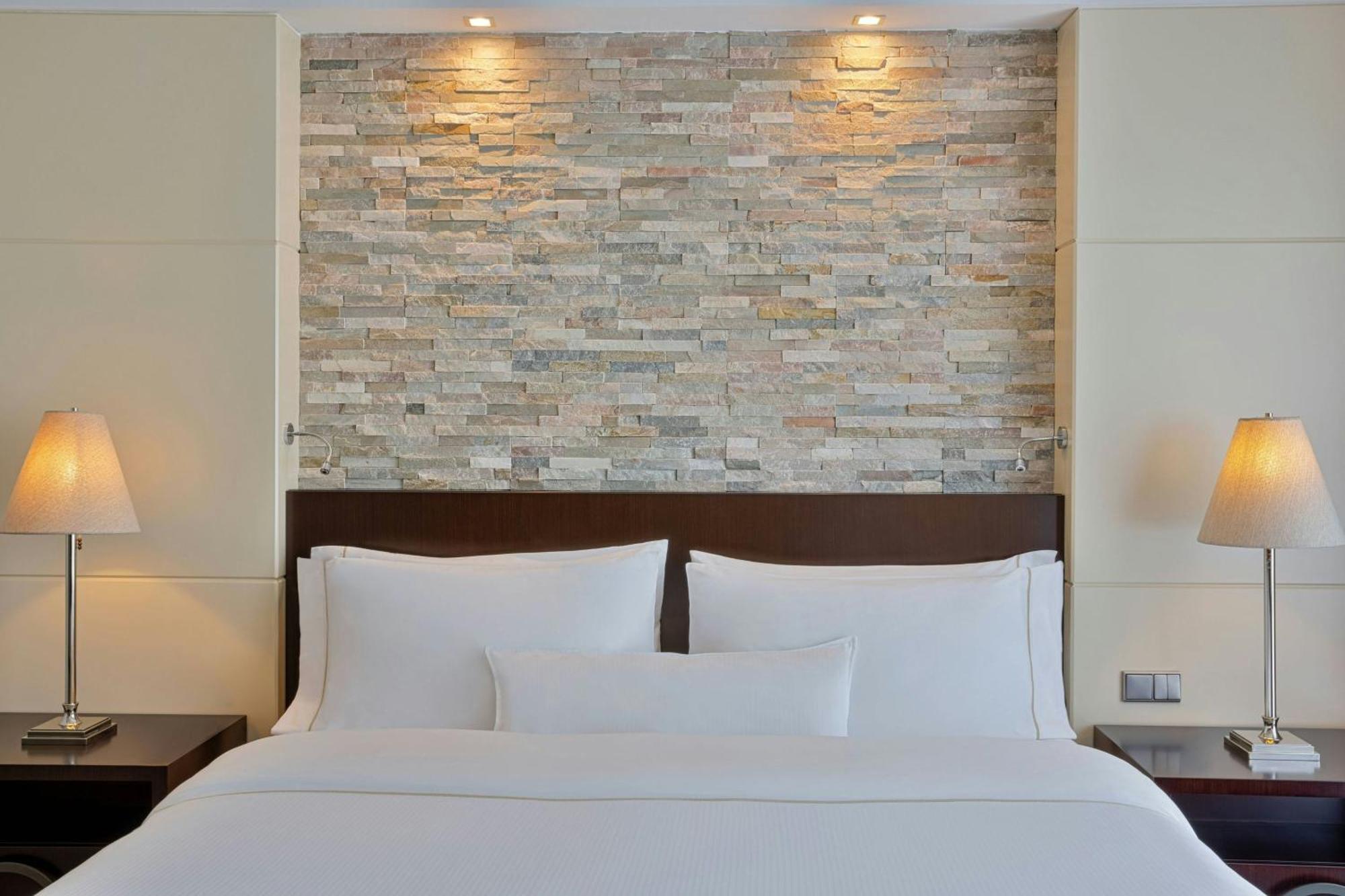 The Westin City Centre Bahrain Manama Exteriör bild A bedroom at the hotel