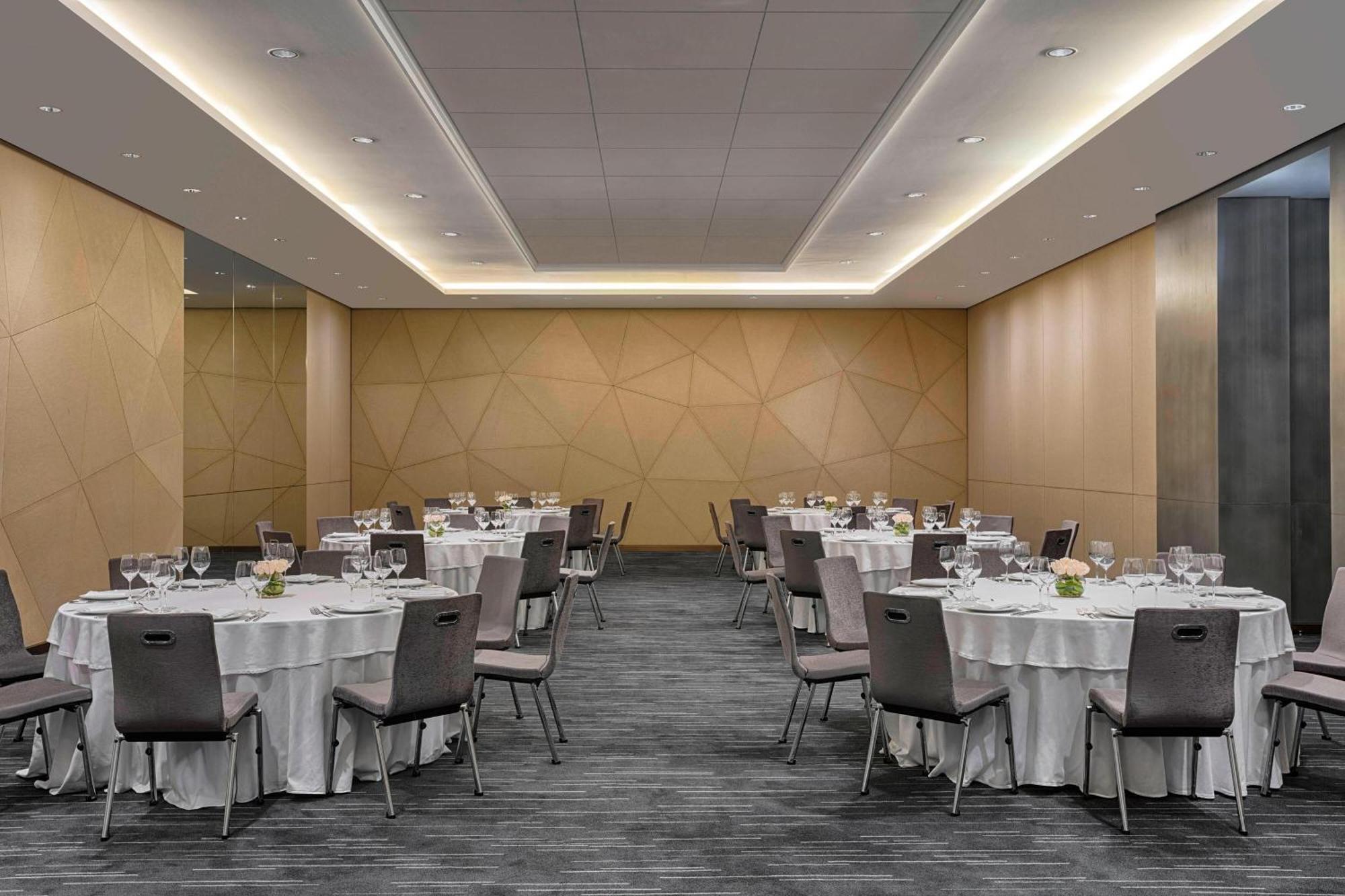 The Westin City Centre Bahrain Manama Exteriör bild The Westin New York at Times Square