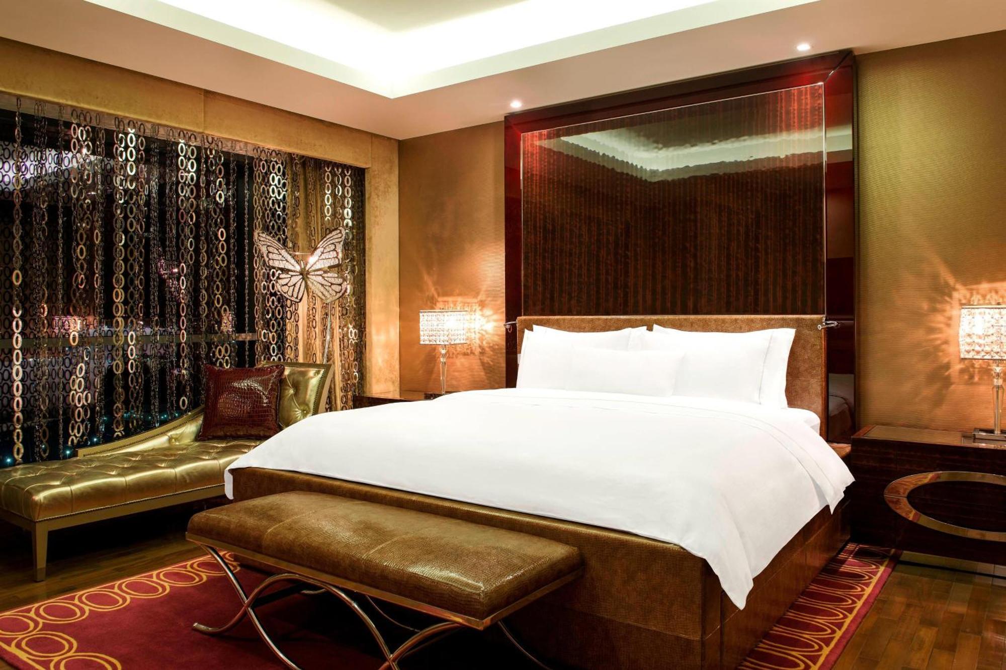 The Westin City Centre Bahrain Manama Exteriör bild A bedroom at the hotel